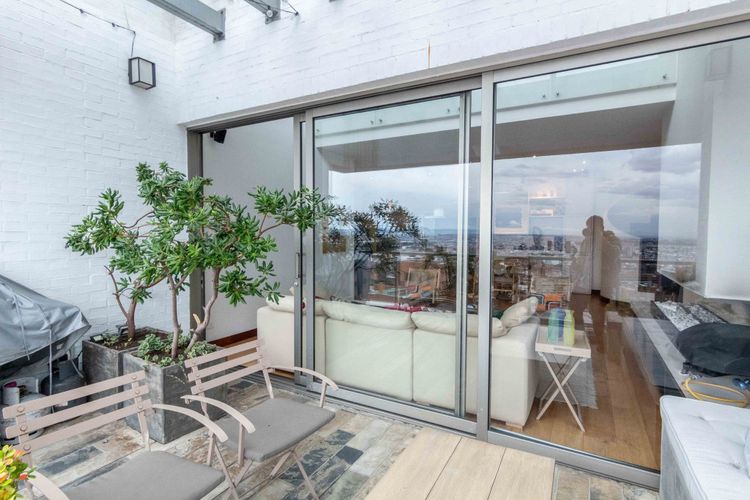 Apartamento de 2 alcobas en venta en Los Rosales, Bogotá, 209 m² · foto 9 de 23