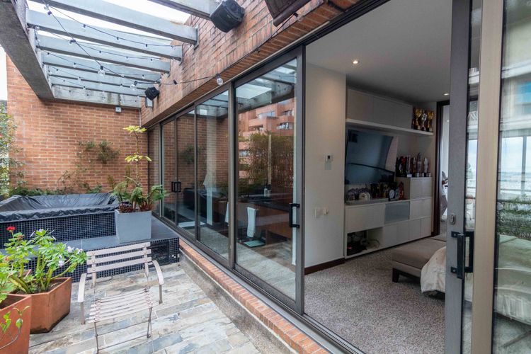 Apartamento de 2 alcobas en venta en Los Rosales, Bogotá, 209 m² · foto 17 de 23
