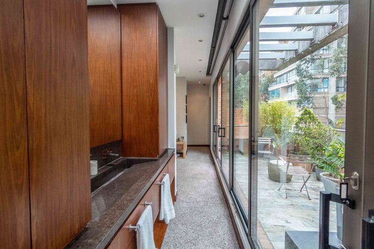 Apartamento de 2 alcobas en venta en Los Rosales, Bogotá, 209 m² · foto 19 de 23