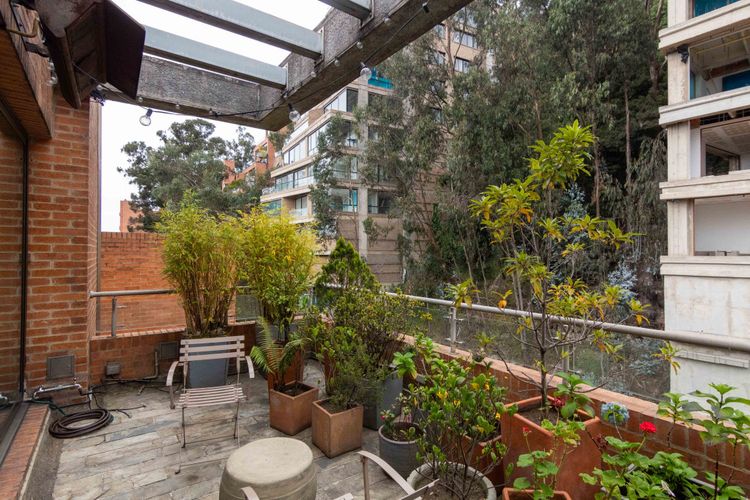 Apartamento de 2 alcobas en venta en Los Rosales, Bogotá, 209 m² · foto 22 de 23