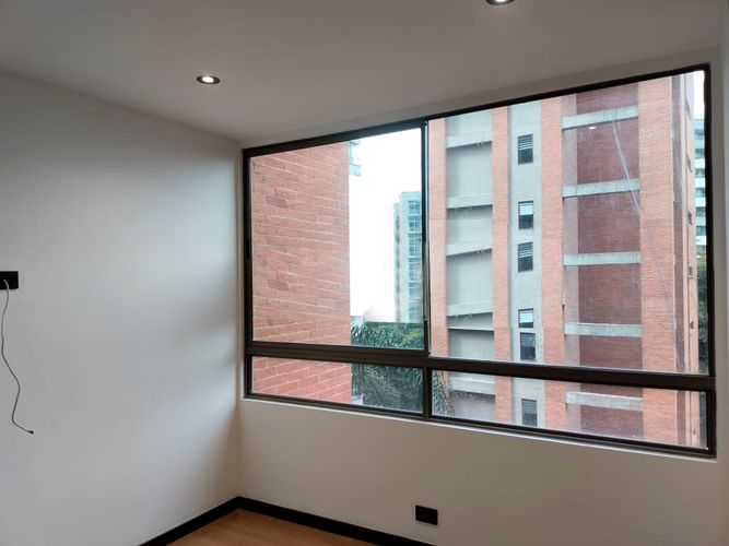 Apartamento de 2 alcobas en venta en El Poblado, Medellín, 101 m² · foto 11 de 15