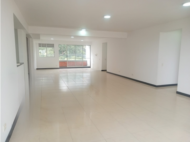 Apartamento de 4 alcobas en venta en Betania, Sabaneta, 150 m² · foto 4 de 24