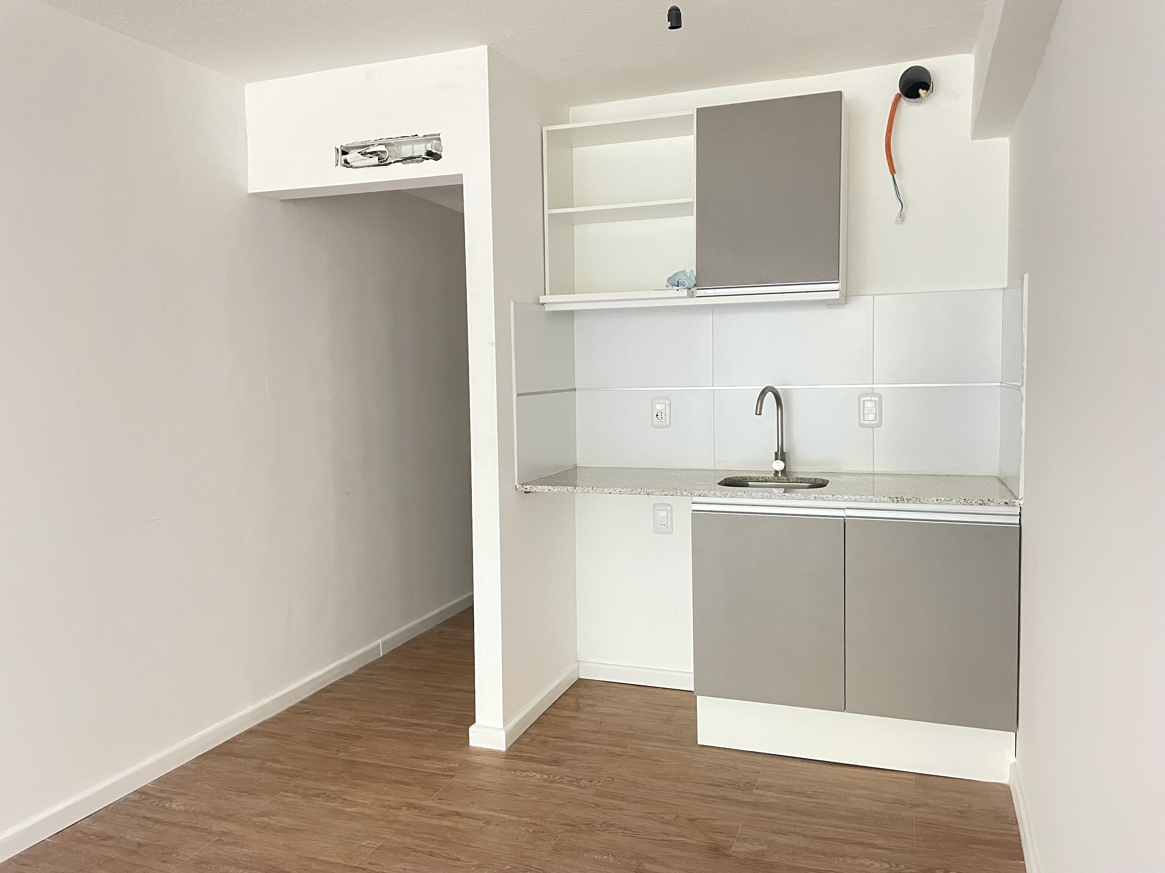 Venta monoambiente 37 m² frente Plaza del Entrevero Centro - Więcej