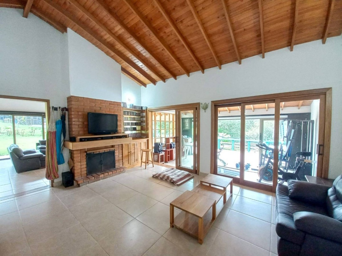 2BR House in Vía Las Palmas (6400 m²) - 4