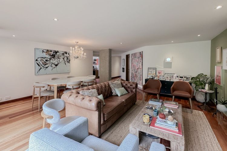 Apartamento de 3 alcobas en venta en Los Rosales, Bogotá, 177 m² · foto 2 de 21