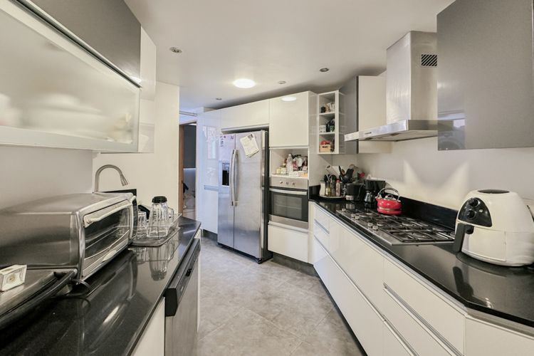 Apartamento de 3 alcobas en venta en Los Rosales, Bogotá, 177 m² · foto 6 de 21