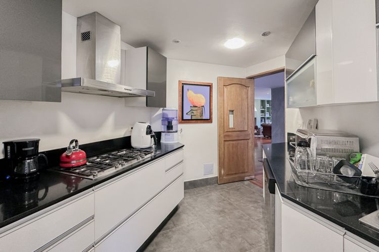 Apartamento de 3 alcobas en venta en Los Rosales, Bogotá, 177 m² · foto 7 de 21