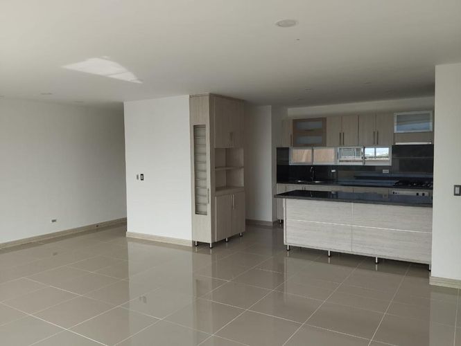 Apartamento de 3 alcobas en venta en Pance, Cali, 158 m² · foto 3 de 12