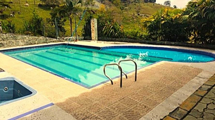 Finca en venta en Machado, Copacabana, 480 m² · foto 9 de 24