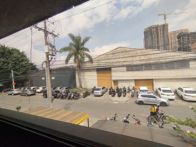 Oficina en arriendo en Villa Carlota, Medellín, 28 m² · foto 2 de 9