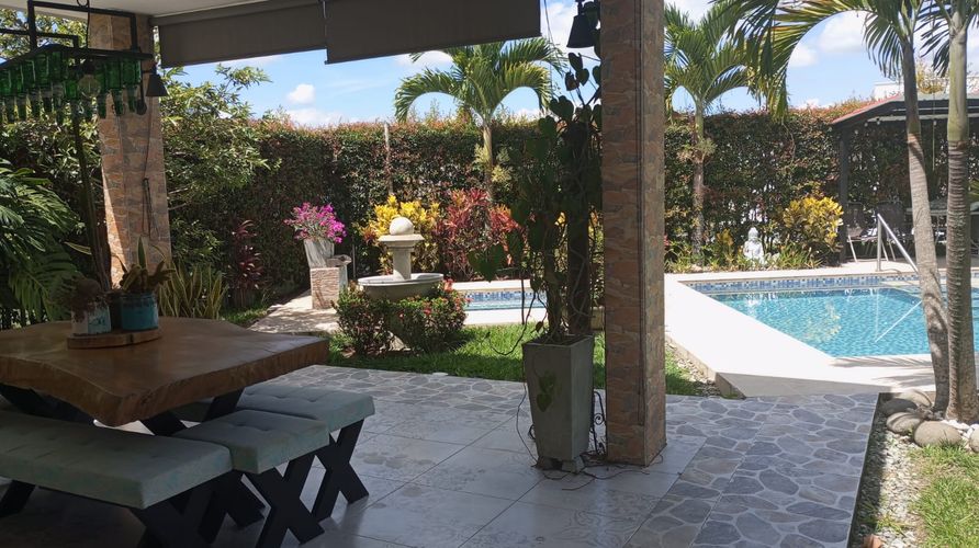 Casa de 5 alcobas en venta en El Caimo, Armenia, 300 m² · foto 3 de 8