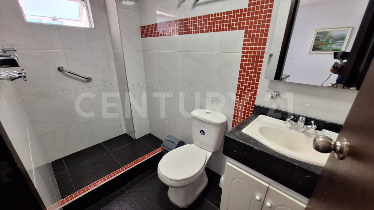 Casa en venta en Quinta Paredes, Bogotá · foto 5 de 24