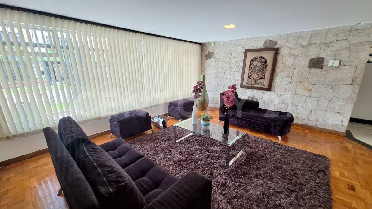 Casa en venta en Quinta Paredes, Bogotá · foto 7 de 24