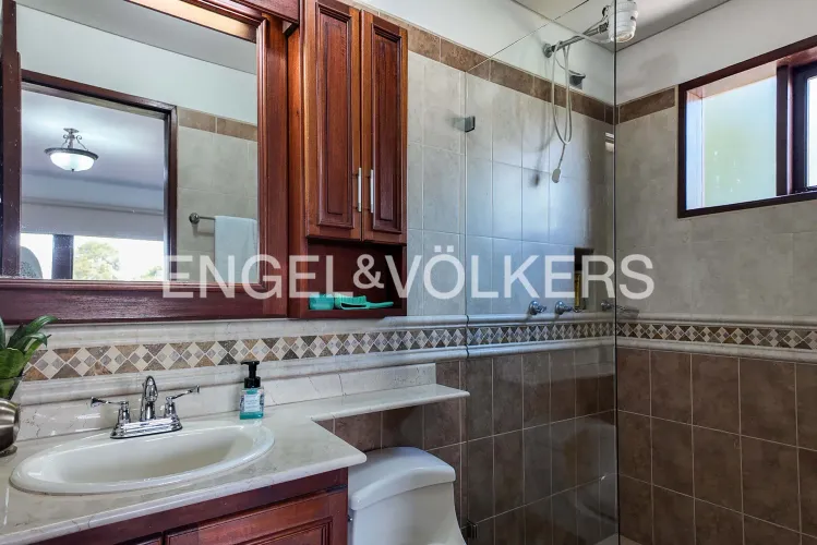 Casa de 6 alcobas en venta en Llano Grande, Rionegro, 610 m² · foto 9 de 18