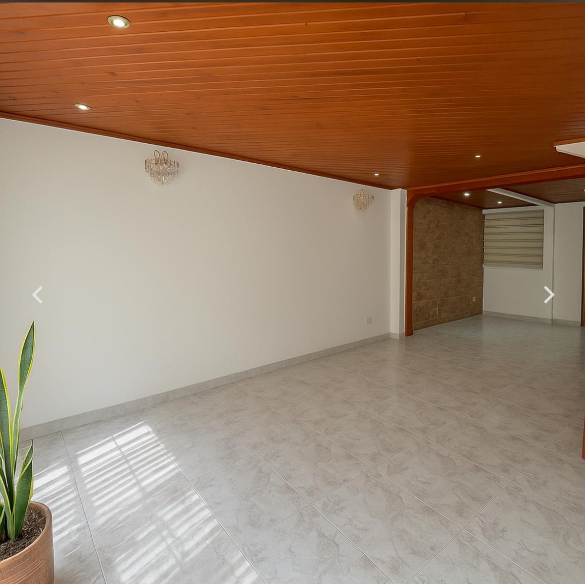 Casa en venta en Villas De Granada, Bogotá · foto 3 de 19
