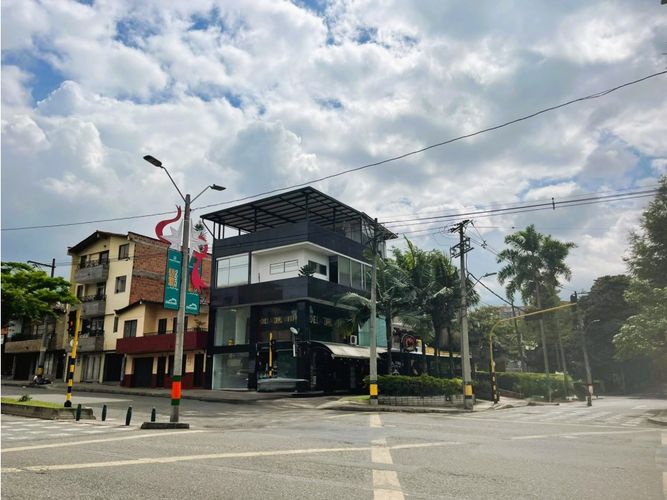Edificio en venta en La Paz, Envigado, 575 m² · foto 2 de 11