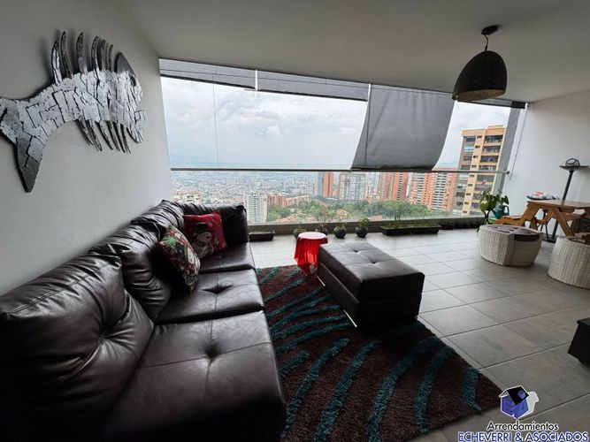 Apartamento de 3 alcobas en venta en Loma De Las Brujas, Envigado, 207 m² · foto 4 de 17