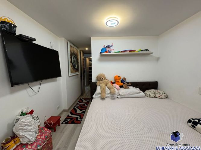 Apartamento de 3 alcobas en venta en Loma De Las Brujas, Envigado, 207 m² · foto 8 de 17