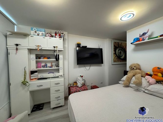 Apartamento de 3 alcobas en venta en Loma De Las Brujas, Envigado, 207 m² · foto 9 de 17