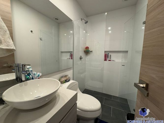 Apartamento de 3 alcobas en venta en Loma De Las Brujas, Envigado, 207 m² · foto 10 de 17
