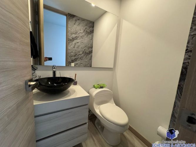Apartamento de 3 alcobas en venta en Loma De Las Brujas, Envigado, 207 m² · foto 11 de 17