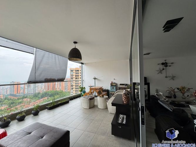 Apartamento de 3 alcobas en venta en Loma De Las Brujas, Envigado, 207 m² · foto 13 de 17