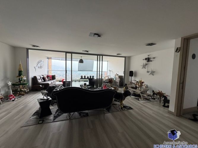 Apartamento de 3 alcobas en venta en Loma De Las Brujas, Envigado, 207 m² · foto 16 de 17