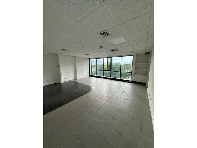 Oficina en venta en La Aguacatala, Medellín, 285 m² · foto 2 de 24