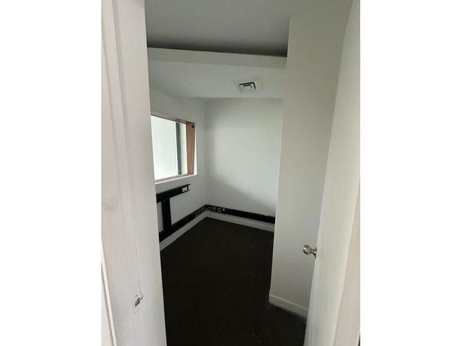 Oficina en venta en La Aguacatala, Medellín, 285 m² · foto 3 de 24