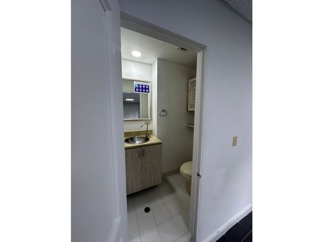Oficina en venta en La Aguacatala, Medellín, 285 m² · foto 6 de 24