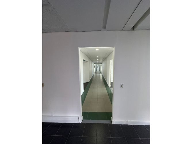 Oficina en venta en La Aguacatala, Medellín, 285 m² · foto 9 de 24
