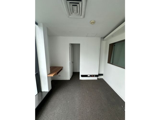 Oficina en venta en La Aguacatala, Medellín, 285 m² · foto 11 de 24
