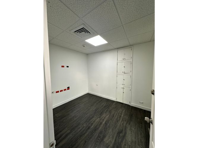 Oficina en venta en La Aguacatala, Medellín, 285 m² · foto 13 de 24