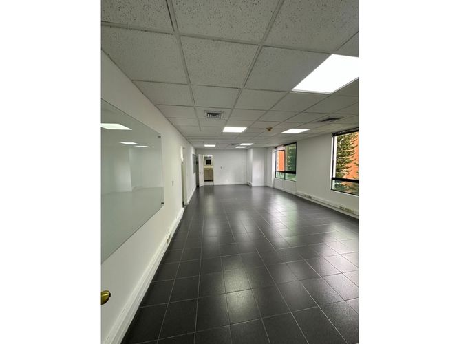 Oficina en venta en La Aguacatala, Medellín, 285 m² · foto 14 de 24