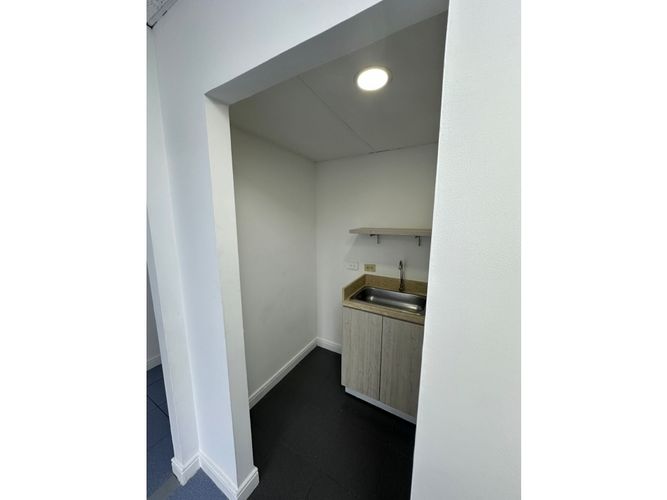 Oficina en venta en La Aguacatala, Medellín, 285 m² · foto 17 de 24