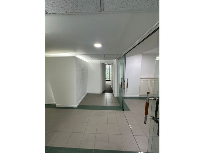 Oficina en venta en La Aguacatala, Medellín, 285 m² · foto 18 de 24