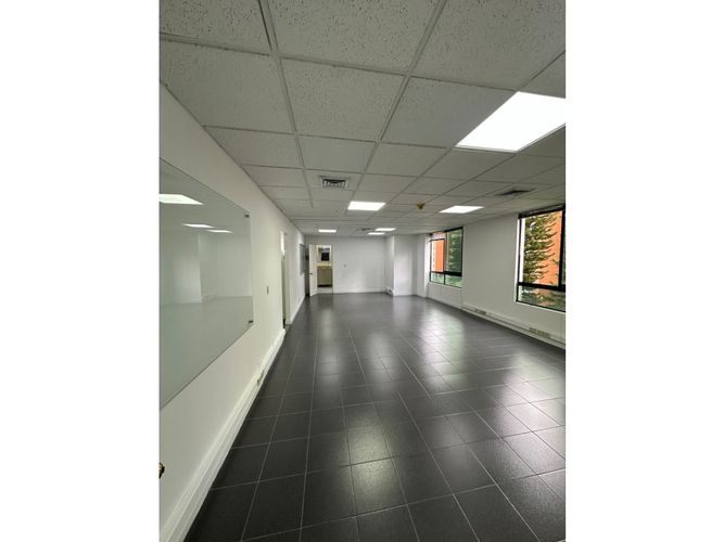 Oficina en venta en La Aguacatala, Medellín, 285 m² · foto 20 de 24