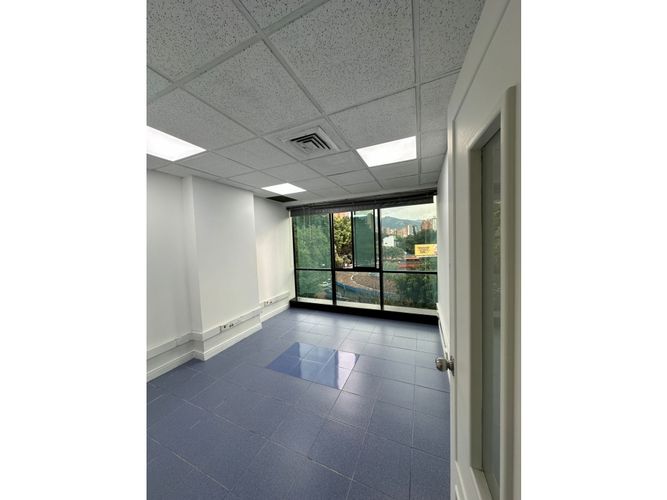 Oficina en venta en La Aguacatala, Medellín, 285 m² · foto 23 de 24