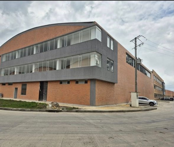 Bodega en arriendo en Ub El Trebol, Mosquera, 2037 m² · foto 2 de 18