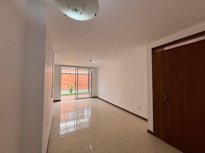 Casa de 3 alcobas en venta en San Isidro, Jamundí, 167 m² · foto 2 de 18