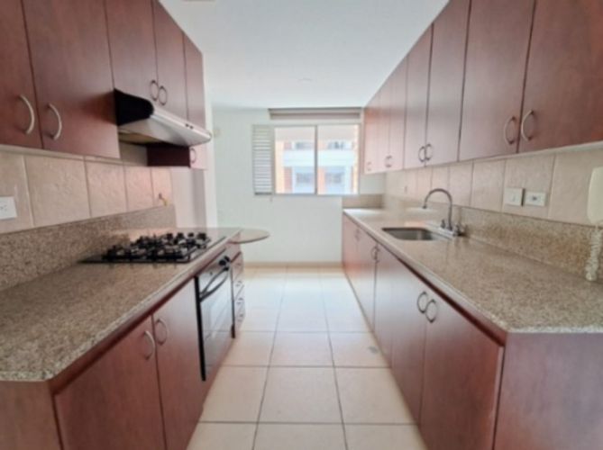 Apartamento de 3 alcobas en arriendo en Los Balsos, Medellín, 130 m² · foto 2 de 24