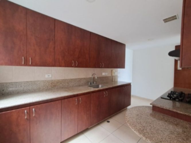 Apartamento de 3 alcobas en arriendo en Los Balsos, Medellín, 130 m² · foto 3 de 24