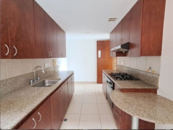 Apartamento de 3 alcobas en arriendo en Los Balsos, Medellín, 130 m² · foto 4 de 24