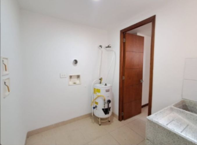 Apartamento de 3 alcobas en arriendo en Los Balsos, Medellín, 130 m² · foto 6 de 24