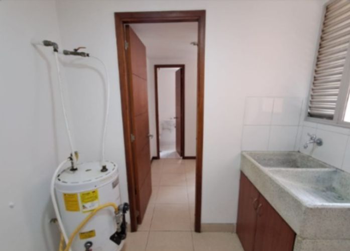 Apartamento de 3 alcobas en arriendo en Los Balsos, Medellín, 130 m² · foto 22 de 24