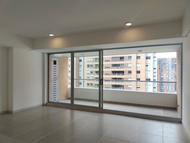 Apartamento de 3 alcobas en arriendo en El Poblado, Medellín, 116 m² · foto 2 de 19