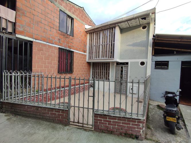 Casa de 3 alcobas en venta en Villa Centenario, Armenia, 81 m² · foto 2 de 22