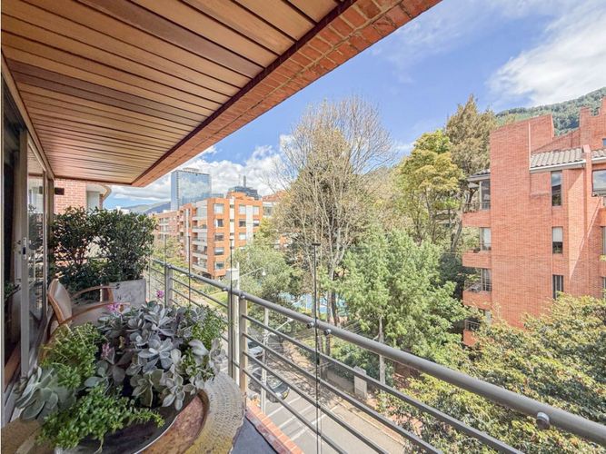 Apartamento de 2 alcobas en venta en Chicó Reservado, Bogotá, 285 m² · foto 2 de 21
