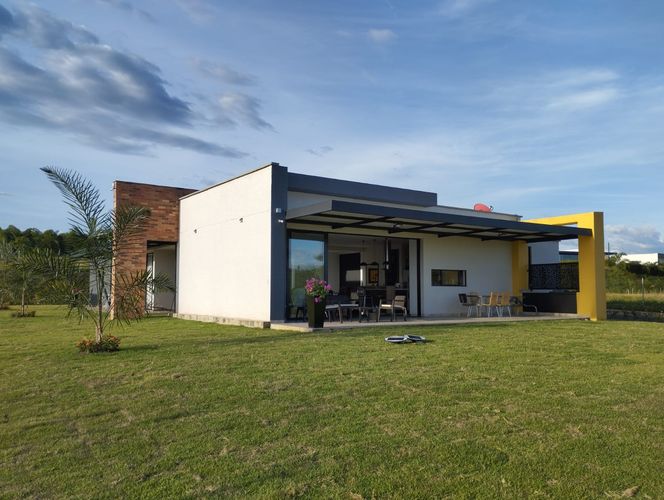 Casa de 4 alcobas en venta en Cerritos, Pereira, 1515 m² · foto 2 de 24