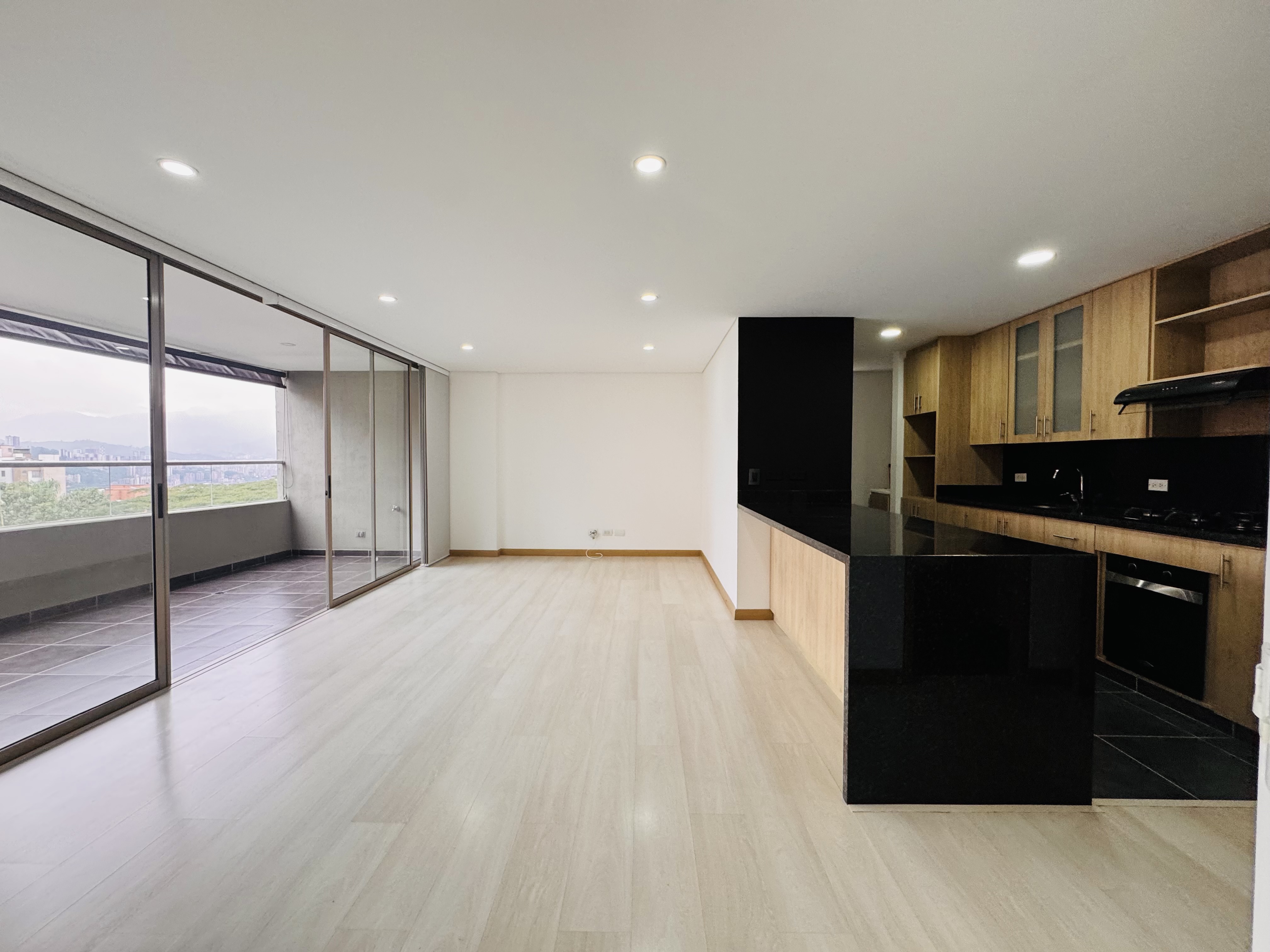 Apartamento en venta en Loma Del Esmeraldal, Envigado · foto 3 de 24